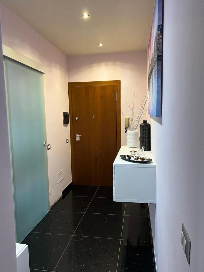 Stay In Style - Vibrant Condo In San Giovanni Lupatoto Bagian luar foto