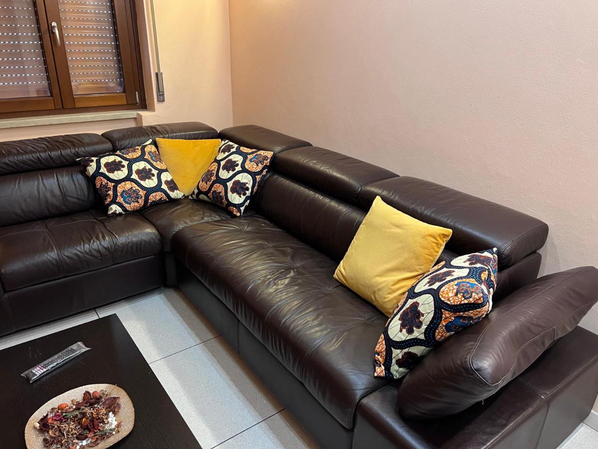 Stay In Style - Vibrant Condo In San Giovanni Lupatoto Bagian luar foto