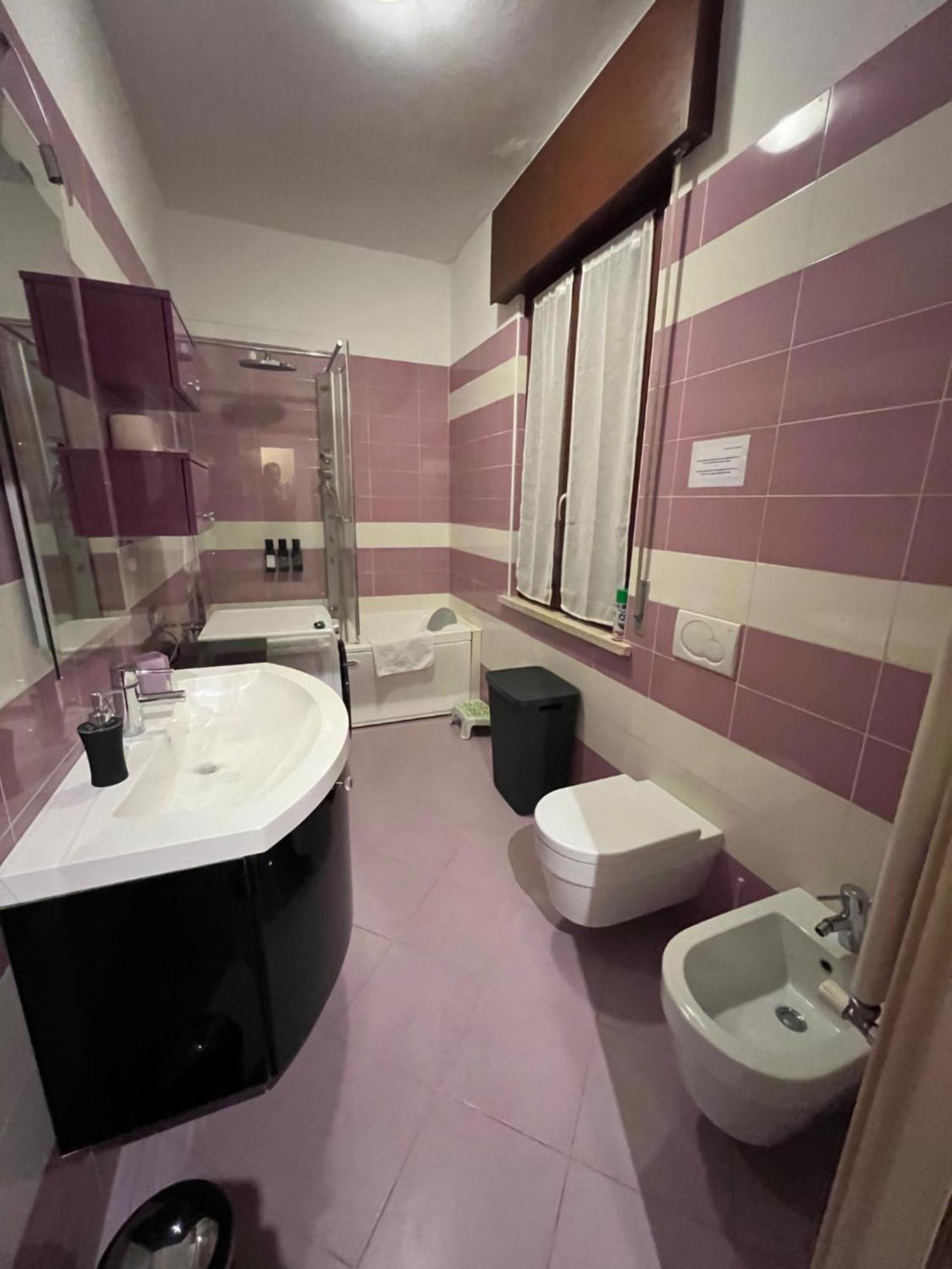 Stay In Style - Vibrant Condo In San Giovanni Lupatoto Bagian luar foto